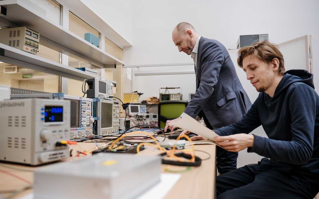 В ЛЭТИ создали макет фотонного радара для контроля воздушного пространства аэропорта
