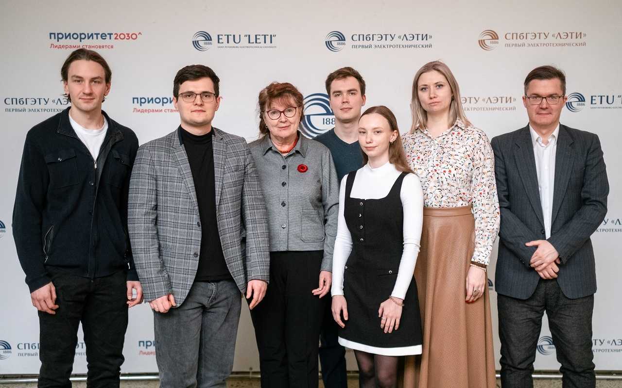 Ученые ЛЭТИ и ГОИ им. С. И. Вавилова создали прототип оптоэлектронного устройства, перспективного для лазерных технологий и биомедицины