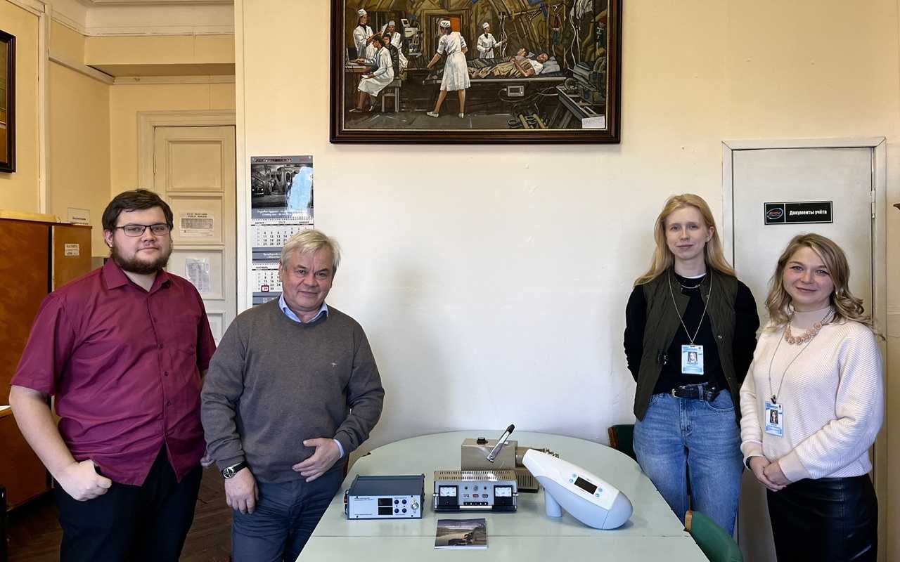 К 130-летию открытия рентгена: ЛЭТИ передал в фонды Военно-медицинского музея раритетные образцы рентгеновской техники