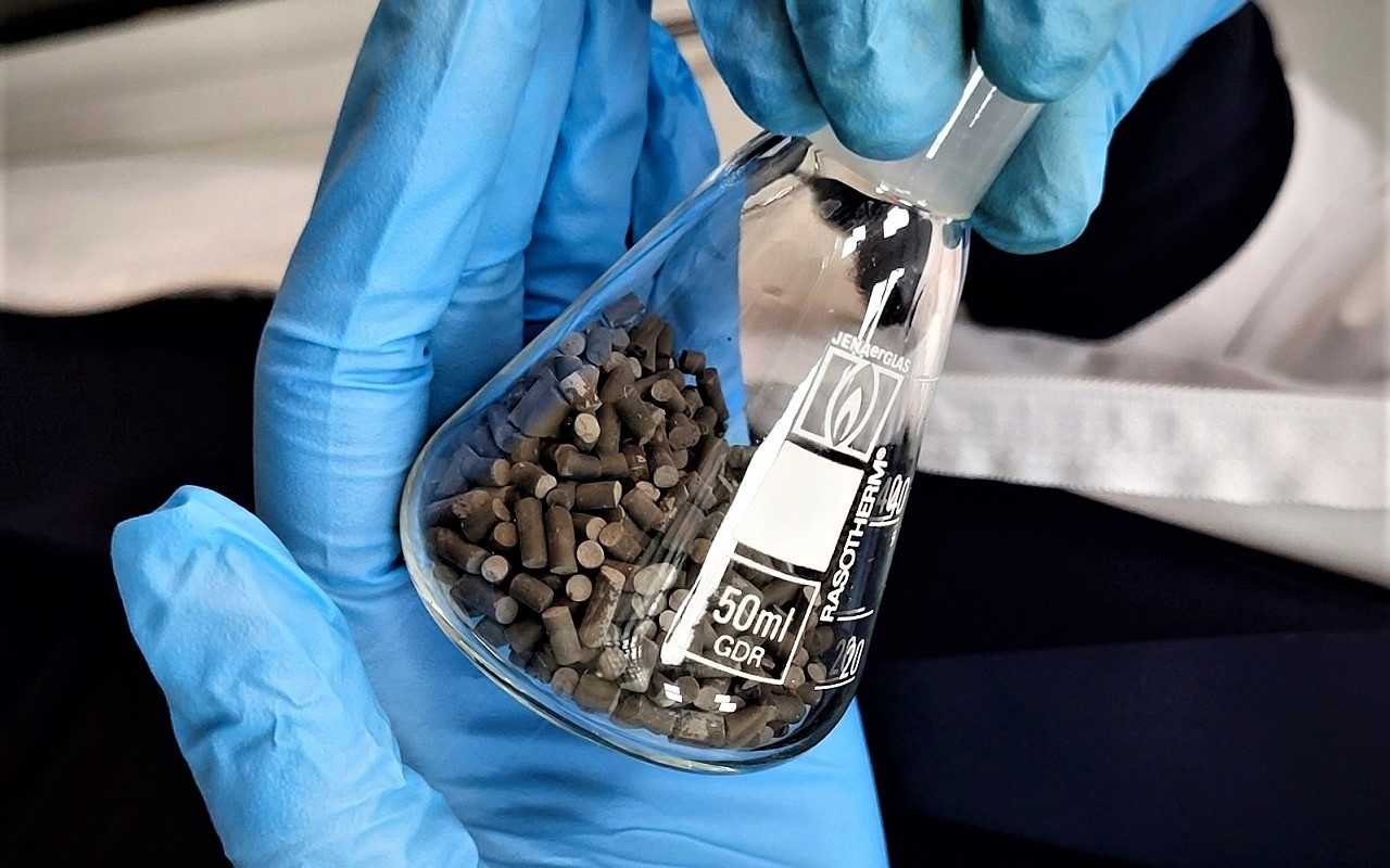 Учёные ФТИ, СПбГТИ и ЛЭТИ разработали катализатор для водородных заправочных станций нового типа