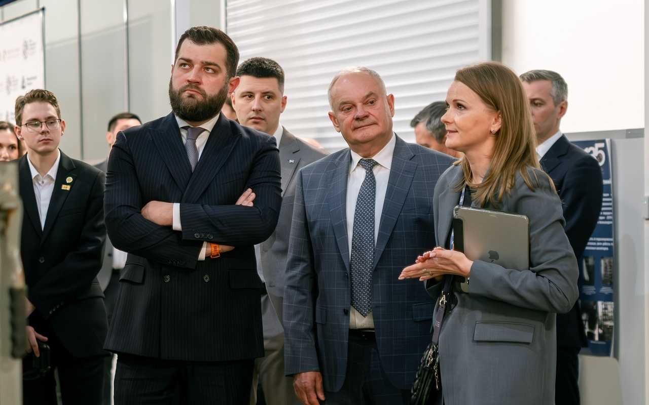 Замглавы Минпромторга России посетил площадку Центра инженерных разработок «Передовая электротехника» в ЛЭТИ