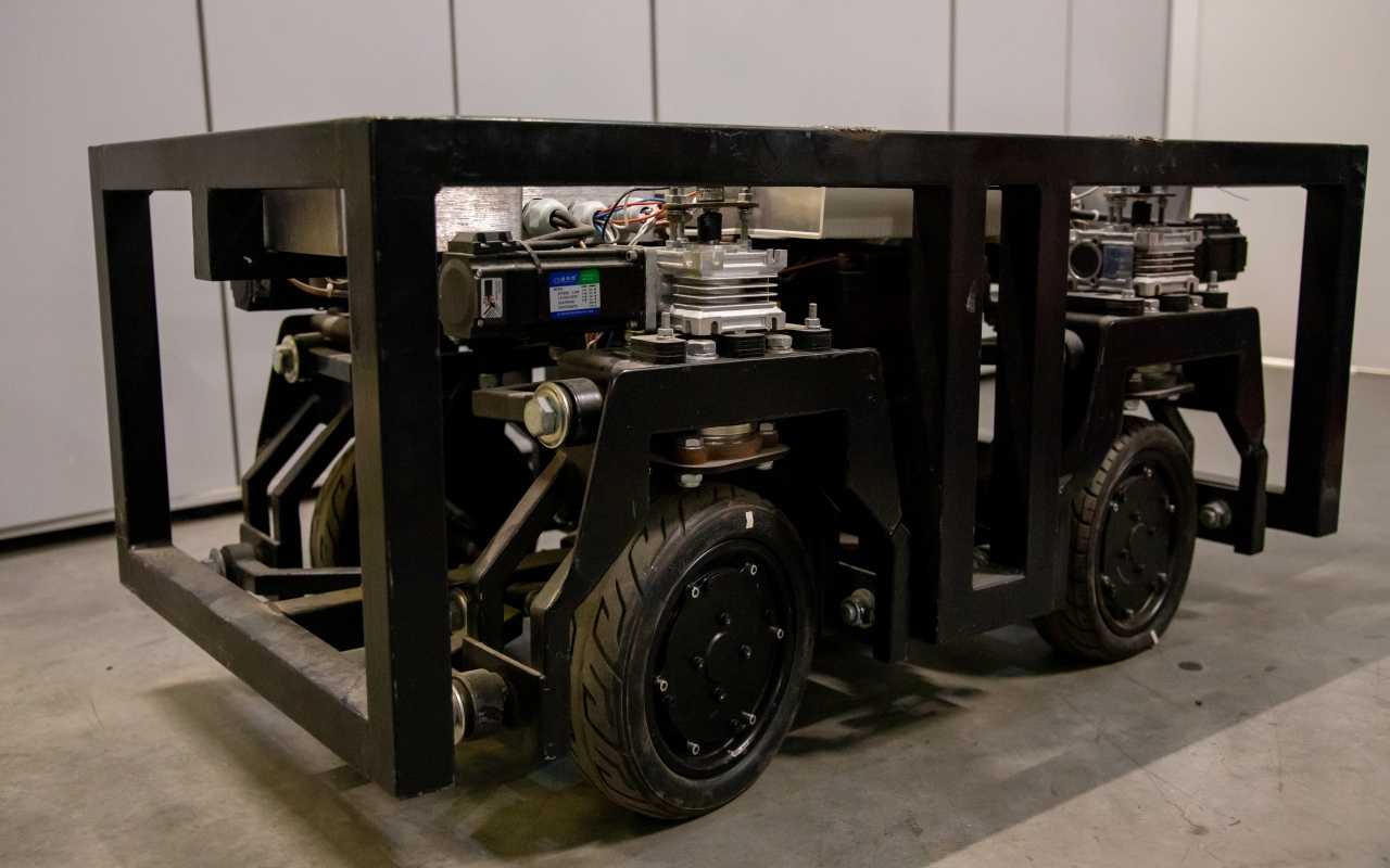 Ученые ЛЭТИ разработали беспилотного робота для транспортировки грузов на промышленных предприятиях