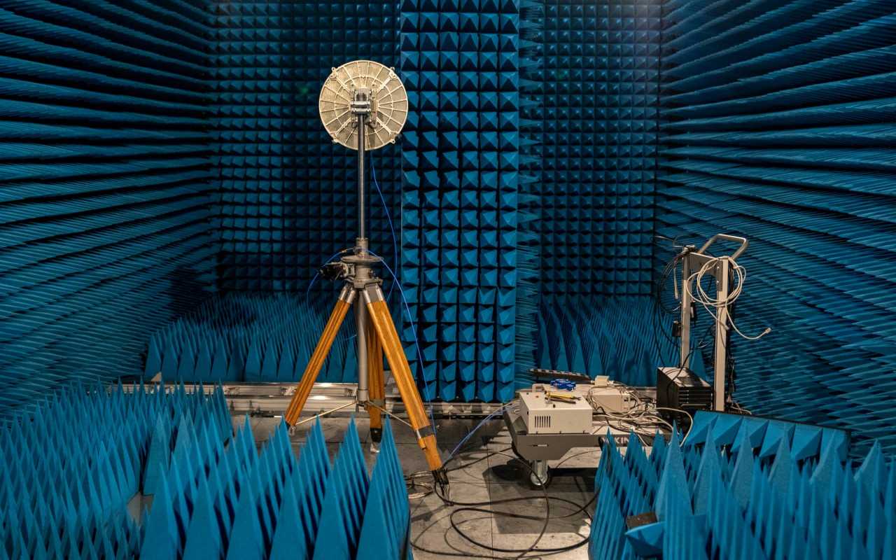Измерительный комплекс для исследования радиотехнических систем, полностью созданный на основе отечественного оборудования, открыли в ЛЭТИ
