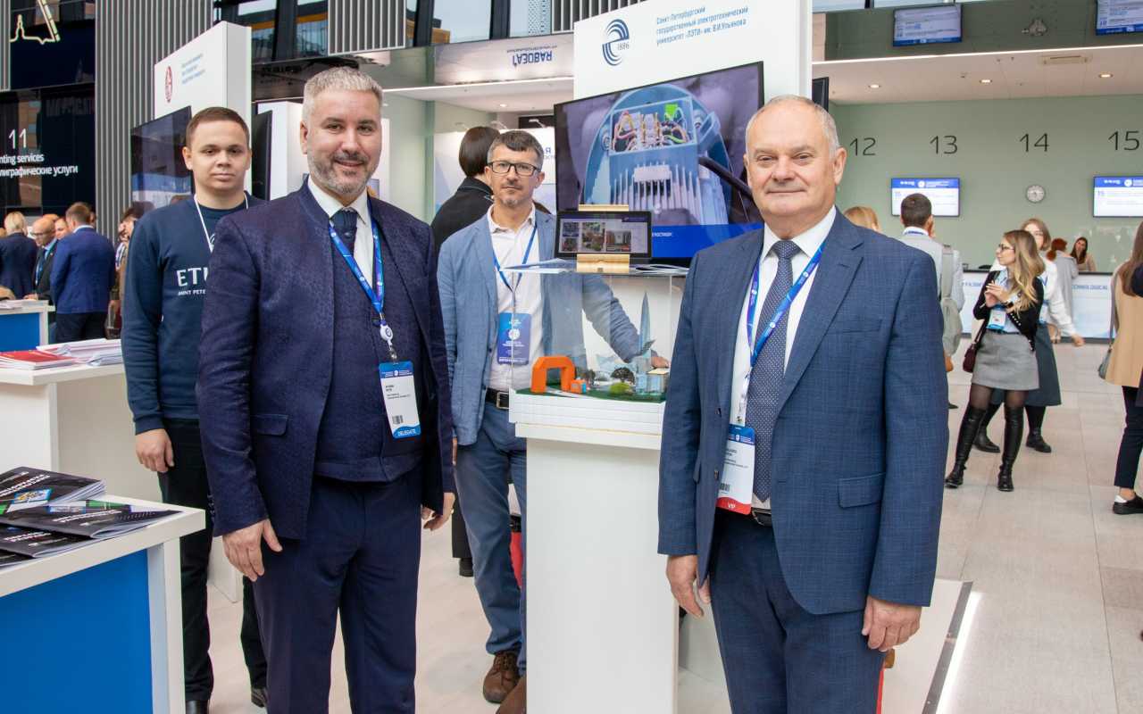 Разработки в интересах ПАО «Газпром» и дискуссия о персонале будущего: ЛЭТИ на ПМГФ-2022